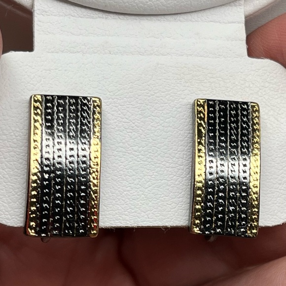 vintage Trifari earrings two tone gold and black clip on - Picture 1 of 3